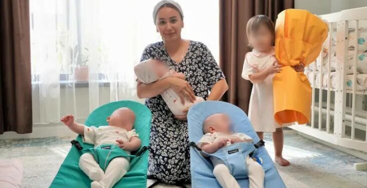 Казакстанда 6 жыл наристе күткөн келин 3 эм төрөдү