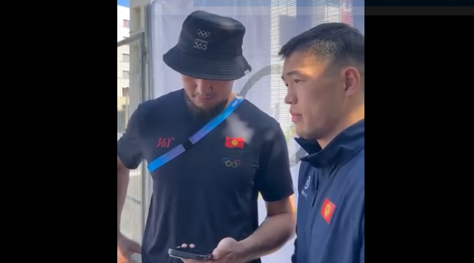 Садыр Жапаров Акжол Махмудов менен Үзүр Жусупбековду куттуктады