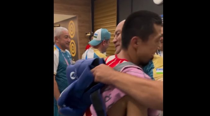 Олимпиадада Мунарбек Сейитбек уулун куттуктаган өзбекстандыктардын видеосу