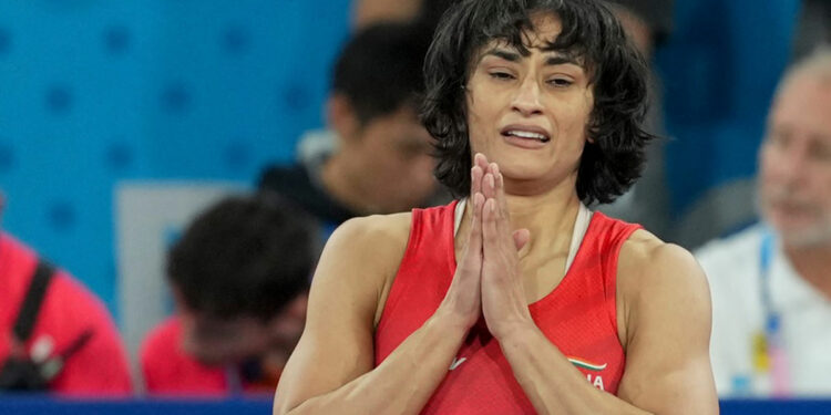 Салмагы 100 граммга ашып кетип, Олимпиададан четтеп калган индиялык балбан кыз ооруканага түштү