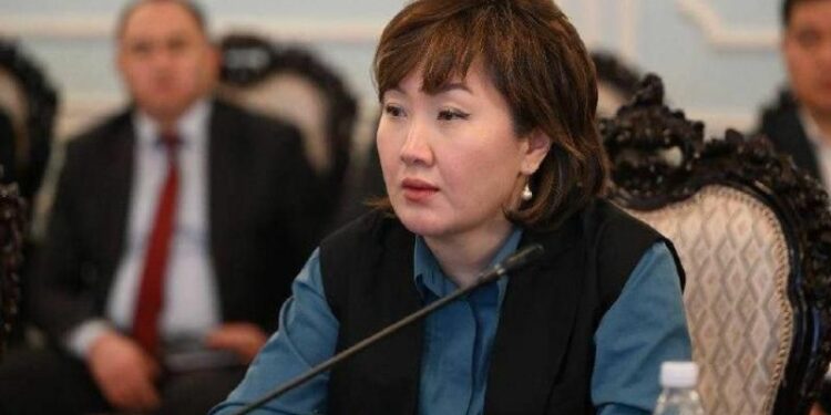 «Зордуктагандардын бирөөсү эркиндикте жүрөт». Ысык-Көлдө уурдалган кыздын апасы акыйкатчыга кайрылды