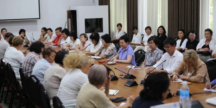 Балаңызды окууга кабыл алуу же которуу үчүн акча талап кылышса кайда кайрылуу керек?