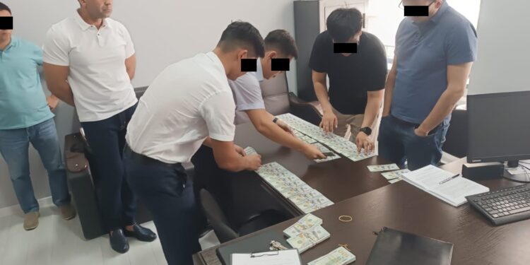 Таласта 100 миң доллар пара берүү учурунда 2 ишкер кармалды