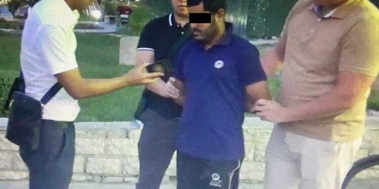 Мекендештеринен 4 миң доллар талап кылган чет элдик жарандар кармалды (видео)