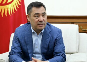 Садыр Жапаров демөөрчүлүк фондунан 40ка жакын жетекчиге жардам берип турарын айтты