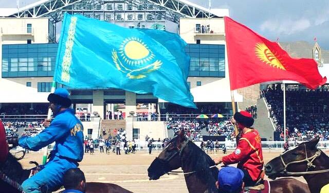 Казакстандык ишкердин казак улакчылары көк бөрүдөн жеңсе, ар бирине 10 миллион теңгеден берери айтылды