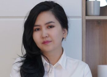 Орозайым Нарматова Аскар Акаевге экс-президент макамын кайтарууга кескин каршы пикирин ачык билдирди