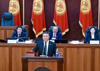 Жогорку Кеңештин жаңы депутаты Жумабек Салымбеков ант берди