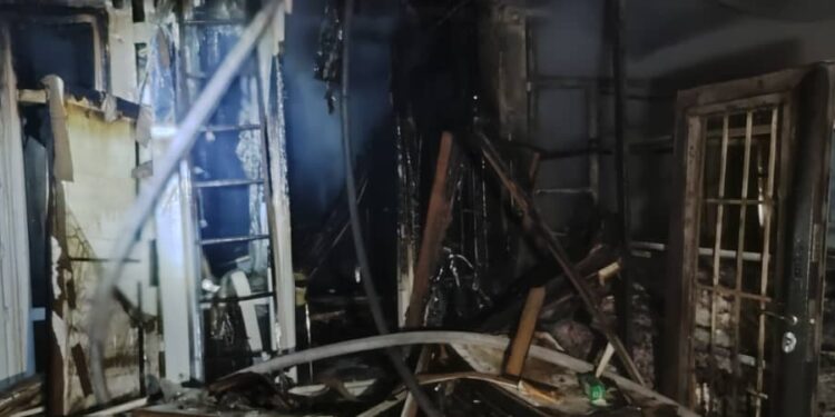 Бишкекте курулуш материалдары сатылган контейнер өрттөндү (видео)