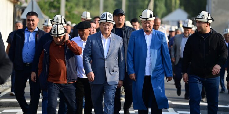 Сузактын Барпы айылында 1 чакырымга жакын жол пайдаланууга берилди