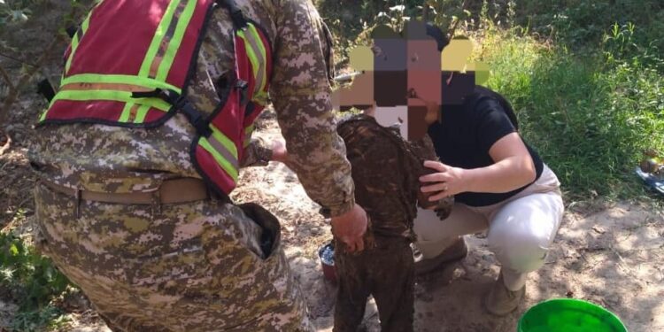 Бишкекте дааратканага түшүп кеткен 3 жаштагы бала куткарылды (сүрөт)