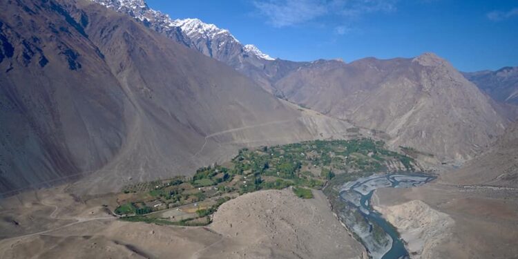 Жазында Зардалыга барчу жолдун курулушу башталып, электр энергиясы менен камсыз болгону жатат