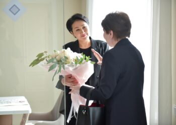 Айгүл Жапаровага «Коомдук таануу» сыйлыгы тапшырылды