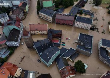 Европада катуу суу ташкындары болуп, 6 адам каза болду (видео)