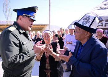 Камчыбек Ташиев 10 балалуу үй-бүлөгө үй куруп берди (видео)