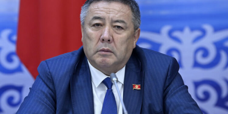 Депутат Жогорку Кеңешти жаман көргөн 2 министрди атады