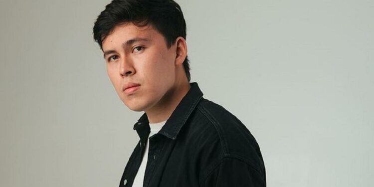 Казакстандык блогер Кыргызстандын депутатына кеңеш берди (видео)