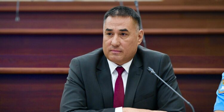 Сыргабаев: «Тыгын болбошу үчүн автобуска отуруш керек»