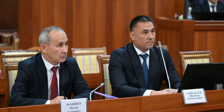Жогорку Кеңеш Сыргабаев менен Машиевди министрлик кызматка дайындоого макулдук берди