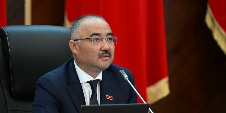 Шакиев: “Төраганын резервдик фондунан Ысык-Көлдөгү селден жабыркаган жарандарга даректүү жардам берилет”