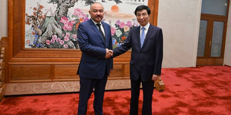 Нурланбек Шакиев Ван Хунин менен жолугушту