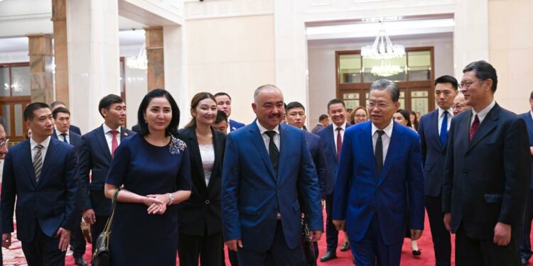Нурланбек Шакиев Чжао Лэцзи менен жолугушту