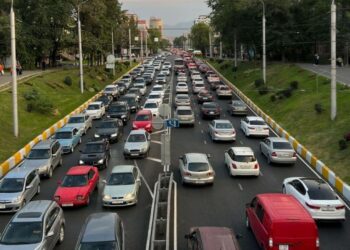 Төрага Шакиев: «Окуучулар саат 7деги сабакка баруу үчүн саат 6да ойгонуп жатышат»