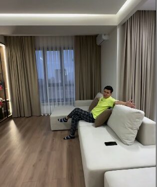 Ырчы Бек Исраилов жаңы үйүнө рум-тур кылды (видео)