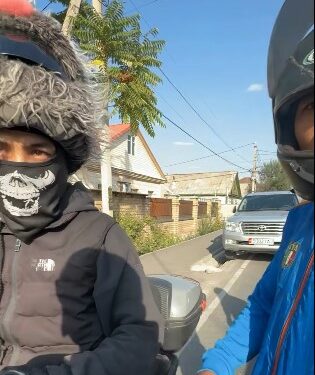 Бишкекте скутердин жүргүнчүсү жол тескөөчүлөргө ызы-чуу салган видео тарады