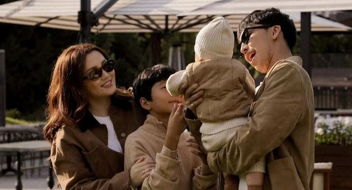 Ерке Есмахан RaiM анын тун уулуна унаа белек кылганын жазды