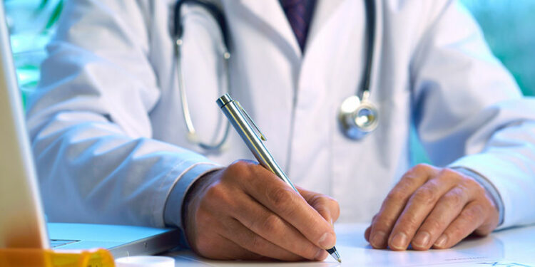 Саламаттыкты сактоо министрлиги дарыгерлерге жумушка жеке унаасы менен барбоону сунуштады