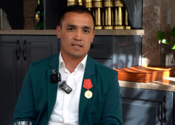 Өзбекстандык секундант Мунарбек Сейитбек уулунун үйлөнүү тоюна эмне үчүн бара албай калганын айтты