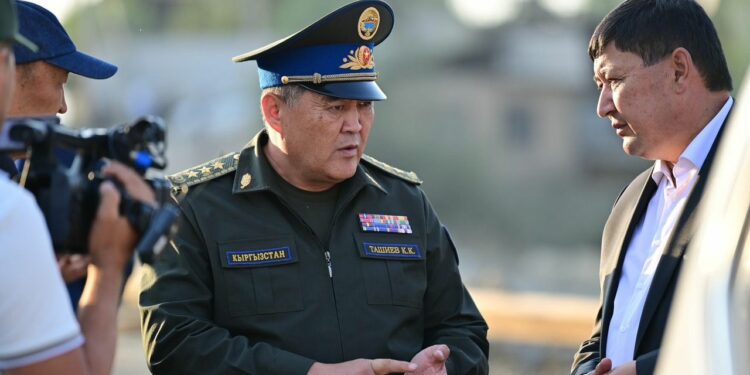 «Күнү-түнү иштеш керек». Ташиев Ош-Ноокат жолу 30-октябрда ачылышы керектигин айтты