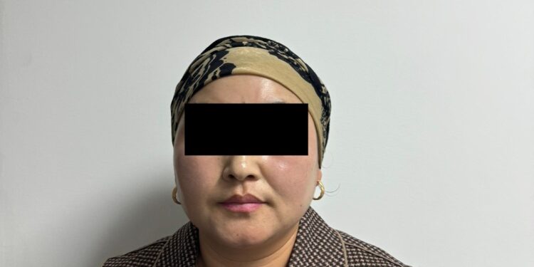 Пенсия, жөлөк пул жана маянага делген 10 миллион сомду коротуп салган почта кызматкерлери кармалды