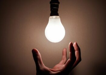 Депутат «кышында жарык өчүрүүлөр болобу же жокпу?» деп кызыкты