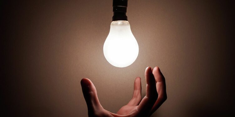 Депутат «кышында жарык өчүрүүлөр болобу же жокпу?» деп кызыкты