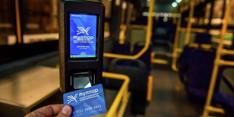 Бишкек мэриясы: Коомдук транспорттогу жол кире накталай эмес түрдө 17 сом бойдон калат