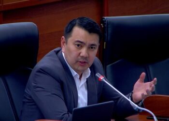 «Өзүн хан сезип алыптыр». Депутат «Токмоктун мэри парламенттен кечирим сурашы керек» дейт