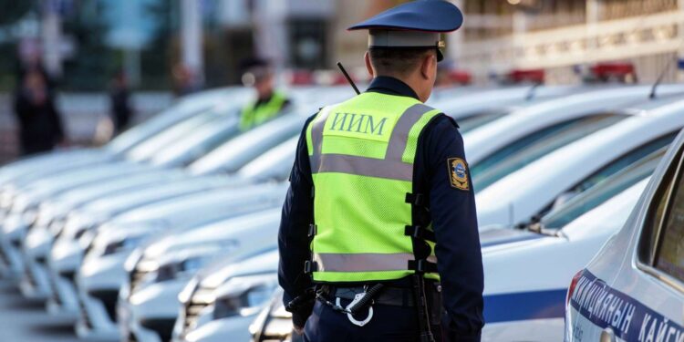 Депутат мас болуп унаа айдагандардын күбөлүгүн албай, айыпты көбөйтүүнү сунуштады