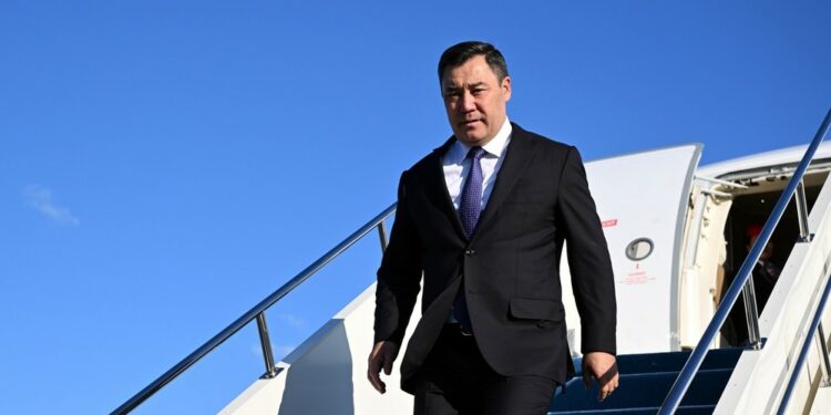 Садыр Жапаров иш сапар менен Түркмөнстанга жөнөп кетти