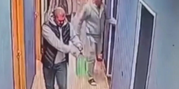 Орусияда эркек киши мигранттар жашаган жатакананы өрттөп жиберди