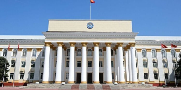 «Чет жакка учууну пландап жаткан». Дубайда кыргызстандык дайынсыз болуп жатат