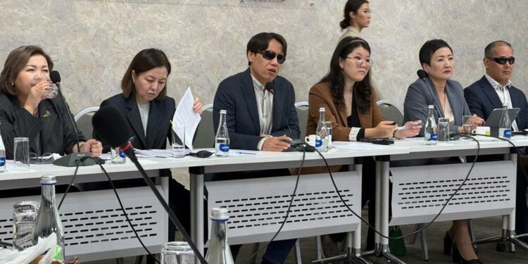 «Майыптыгы бар адамдардын укуктары жана кепилдиктери жөнүндө» мыйзам долбооруна карата коомдук талкуу өттү