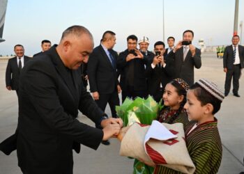 Шакиев Түркмөнстанга расмий сапар менен барды