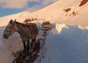 «Аба ырайы жакшырса, тик учак учат». Министр Чаткалда кар көчкү алдында калган 6 жаран тууралуу үн катты