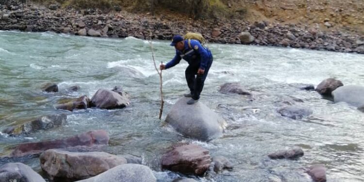 Жумгалда мал кайтарууга кеткен 45 жаштагы киши менен 9 жаштагы бала дайынсыз болууда