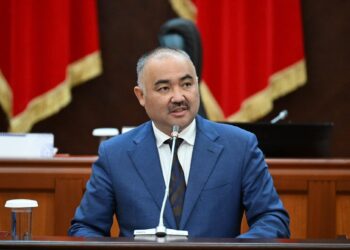 Нурланбек Шакиев: «Мамлекеттик гимнди 5 жаштан 90 жашка чейинкилер аткара алгыдай болушу керек»