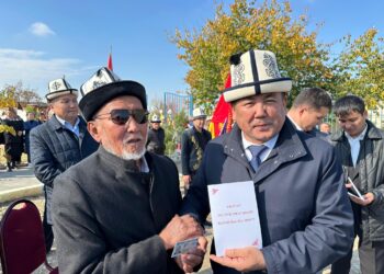 Өзбекстандагы Кара-Жантак айылы Баткенге кошулуп, тургундарына кыргыз жарандыгы берилди