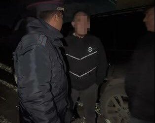 «Айдоочулук күбөлүк жанымда жок». Бишкекте жол тескөөчүлөрдү коркуткан айдоочу кармалды