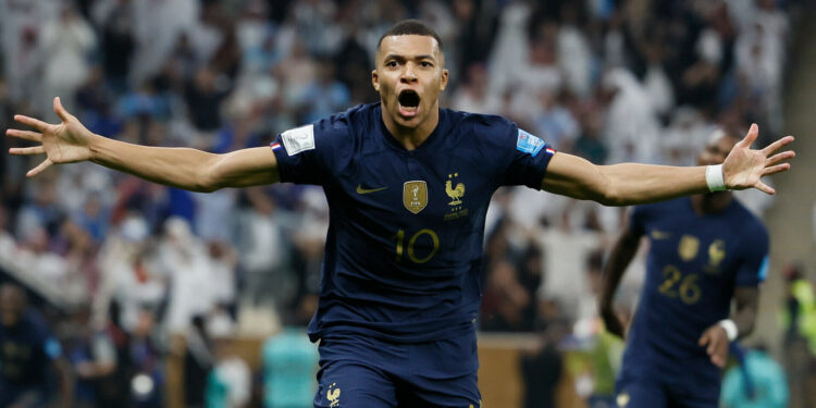 «Жабырлануучу ооруканада». Мбаппе зордуктоо боюнча айыпталып жатканы айтылды